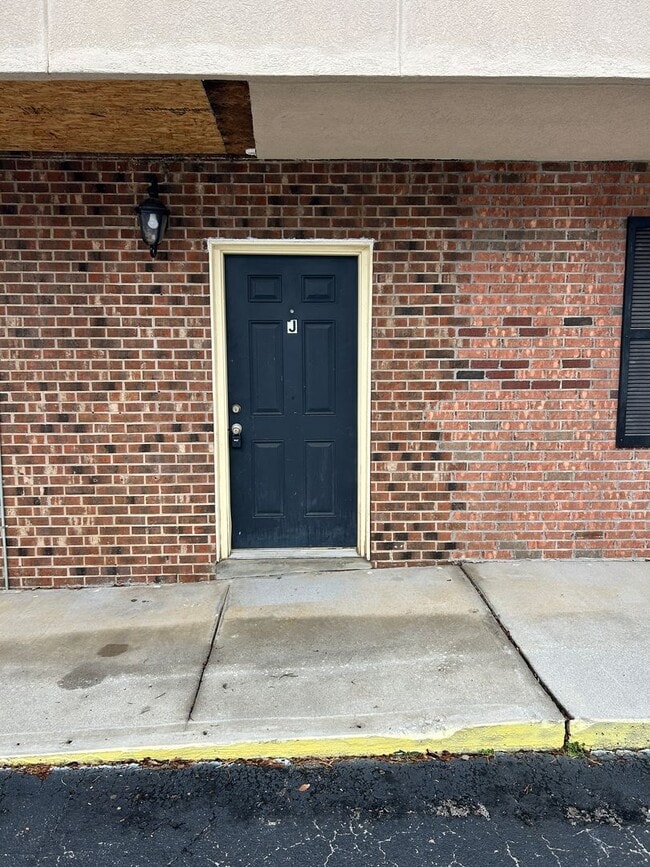 Building Photo - Jefferson Commons Apartments Unit Apt. J