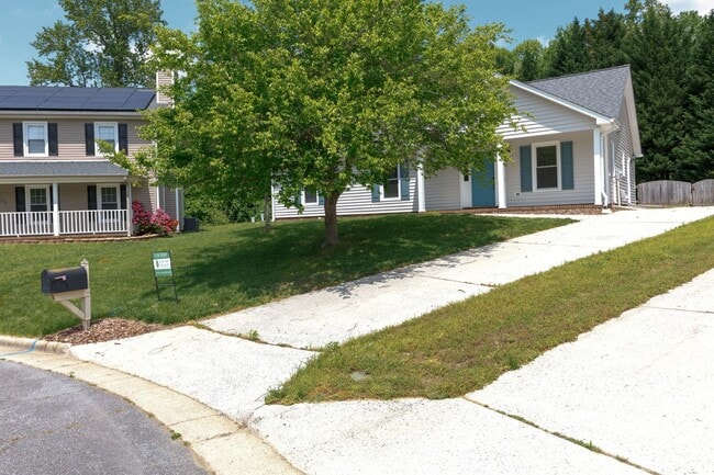 Photo - APPLICATIONS PENDING! Maintenance-free 3 b...