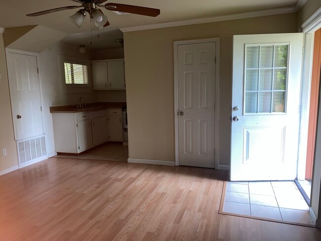 Building Photo - 412 Cedar Grove Ave