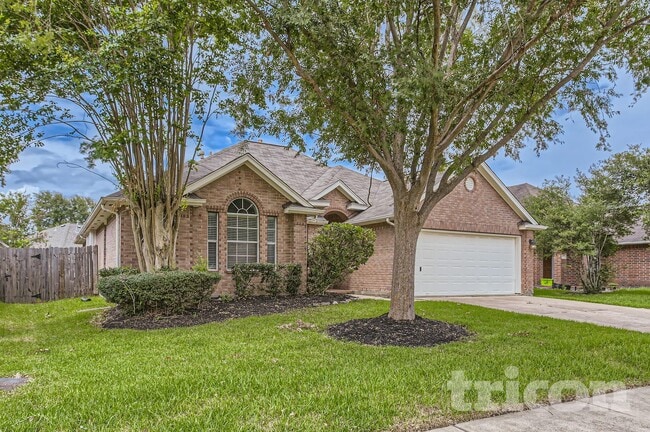 Photo - 814 Robins Way