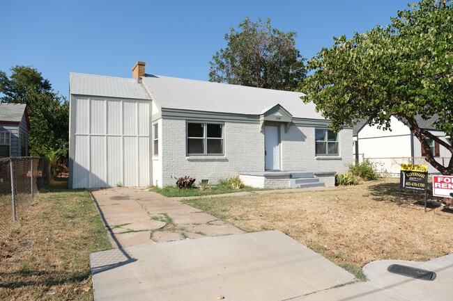 Building Photo - 1537 NE 20th St