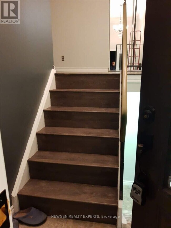 Photo - 264 Laurentian Dr