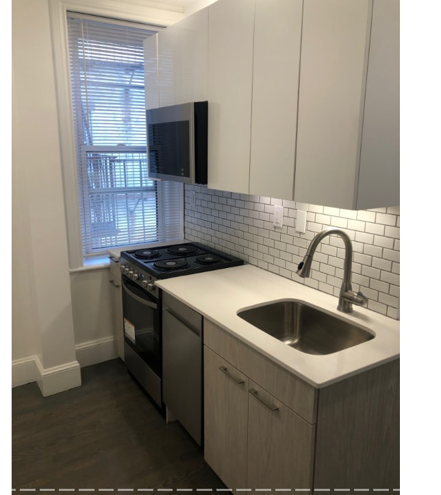 Building Photo - 131 Park Dr