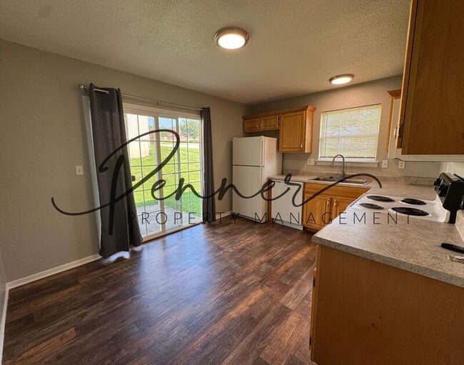 Photo - 1401 SE Henley Ct