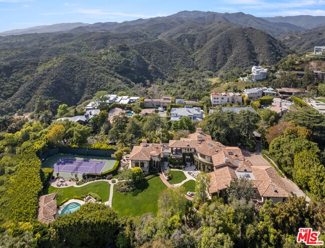 Building Photo - 1550 Amalfi Dr