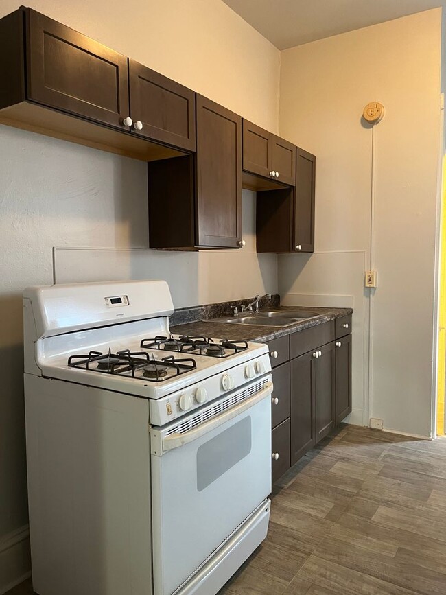 Building Photo - 313 W Lemon St Unit Apt A