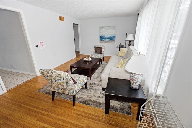 Photo - 266 Willowcrest Dr