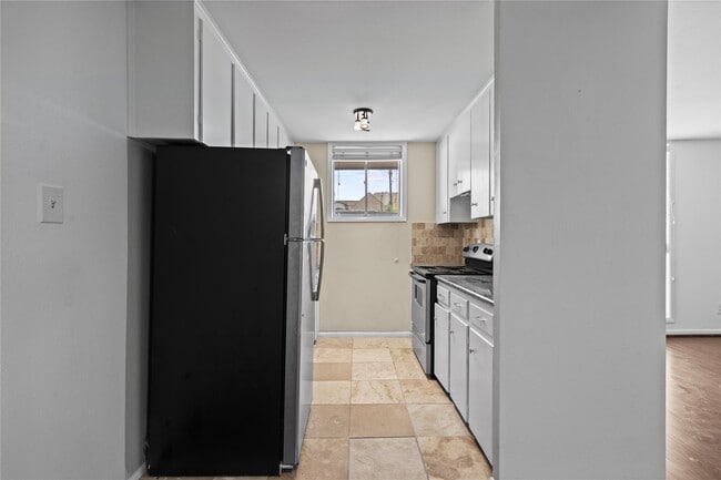 Building Photo - 5123 Del Monte Dr Unit True