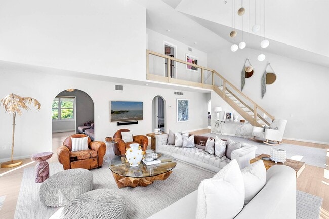 Photo - 550 Lumber Ln