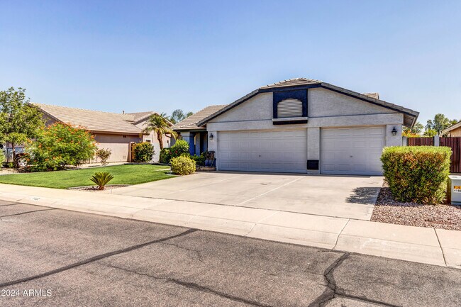 Photo - 1113 E Betsy Ln