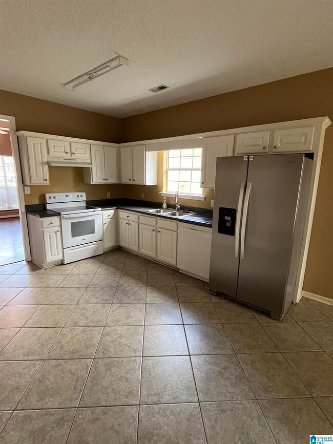 Photo - 996 McAllister Dr