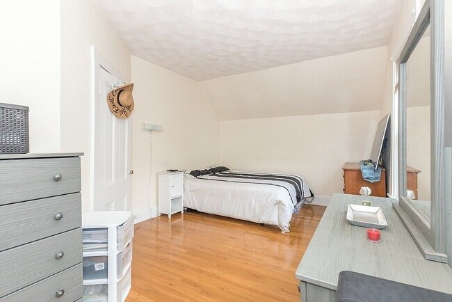 3 Isabella St
