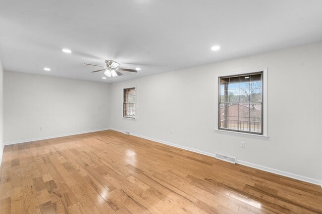 Photo - 983 Beverly Dr