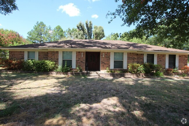 Building Photo - Oversized 4 bedroom 3 bath rental in Tyler...