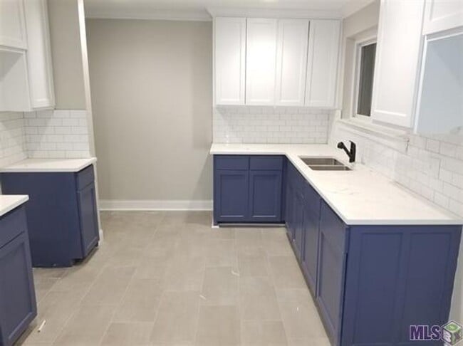 Building Photo - 3 bedrooms 2 baths