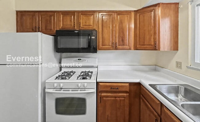 Photo - 2324 Woodbrook Cir N