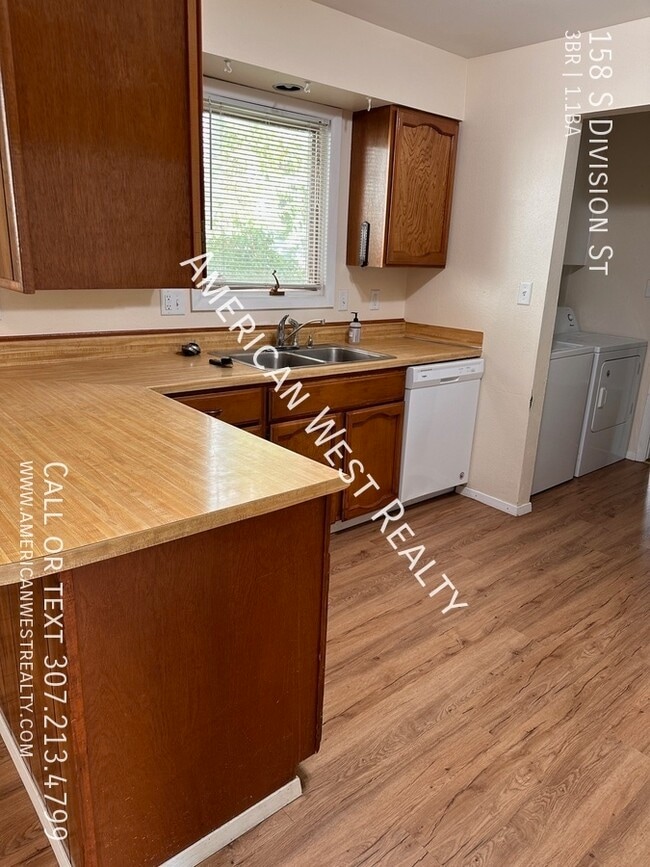 Photo - 158 S Division St