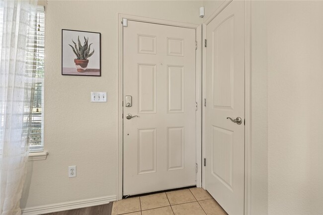 Photo - 4462 W Alberta St