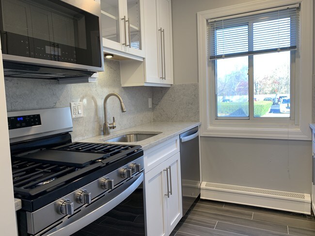 Gourmet Kitchen w/Stainless Appliances