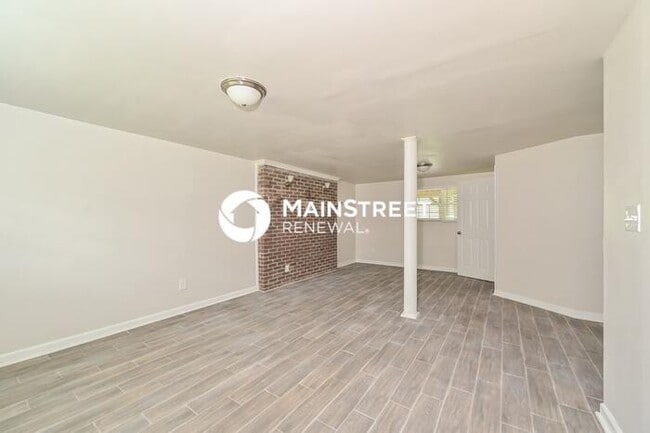 Photo - 3 Bedroom Pet-Friendly Home in KNOXVILLE, TN with Main Street Renewal
