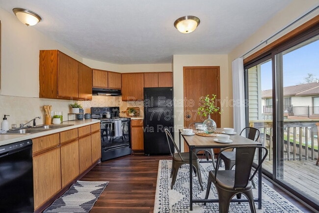 Building Photo - 3428 Wallace Ct SW Unit 4