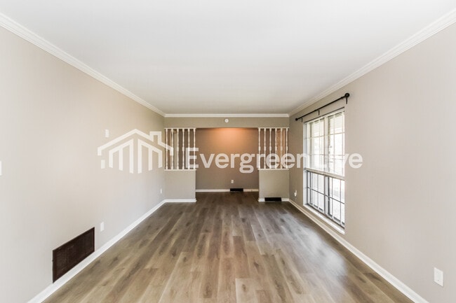 Photo - 820 Ridge Ln Dr