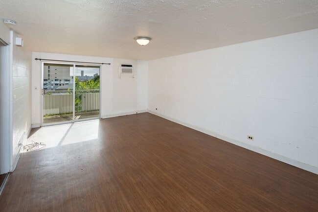 Photo - Available now! Prime location Studio with Parking!