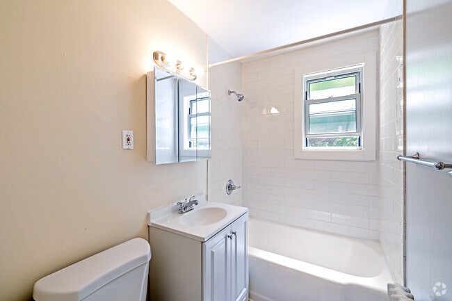 1BR, 1BA - Type A - 571SF - Typical Bathroom