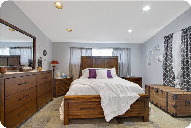 Furnished 1-Bedroom Apartment with Private Entrance and Free Laundry