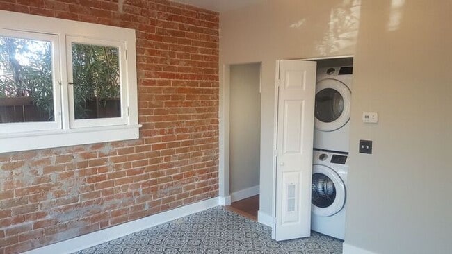 Photo - 710 N 6th Ave