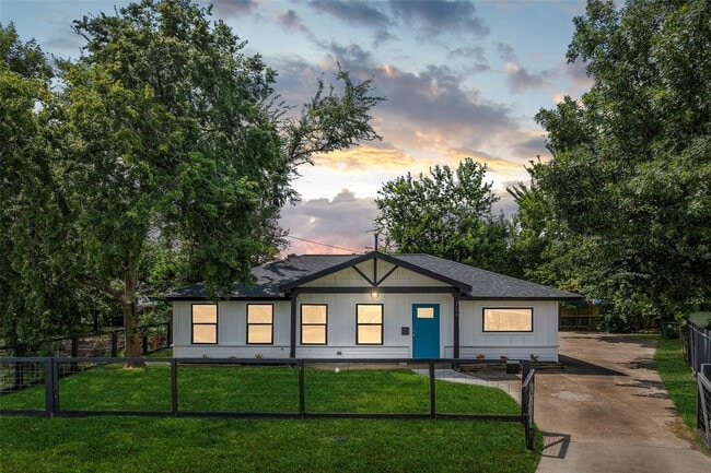 Photo - 706 Jerry St