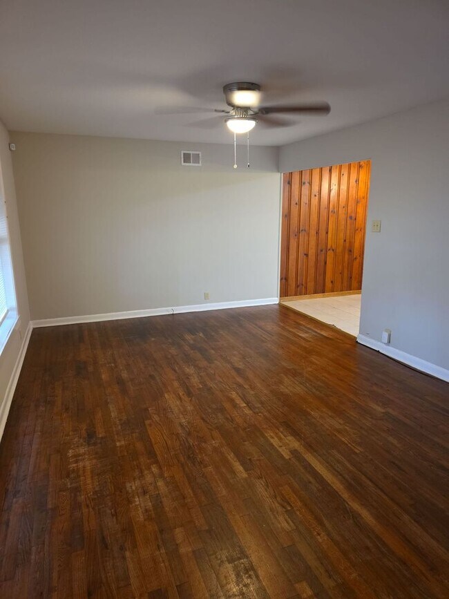 Photo - 1811 W College St