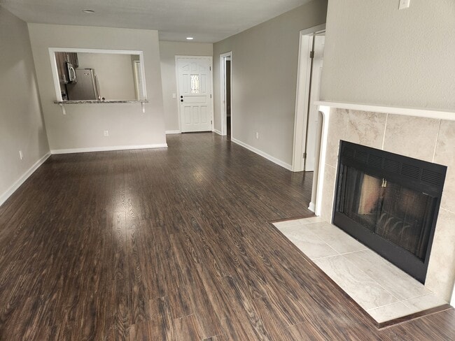 Building Photo - 3525 Lebon Dr Unit La Jolla Garden Villas