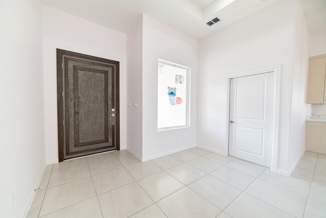 Photo - 154 Lagos Ave