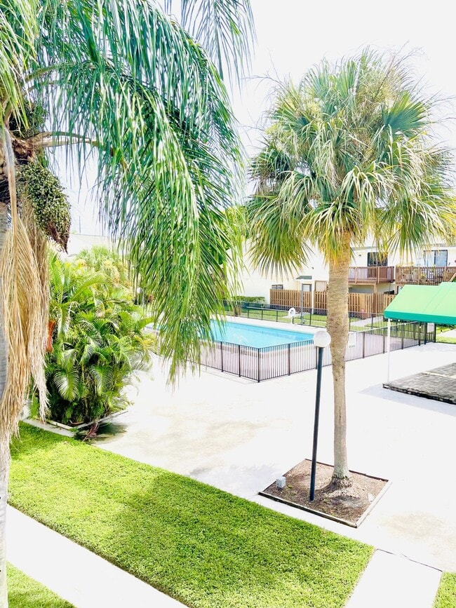 Photo - 635 Executive Center Dr Unit M202