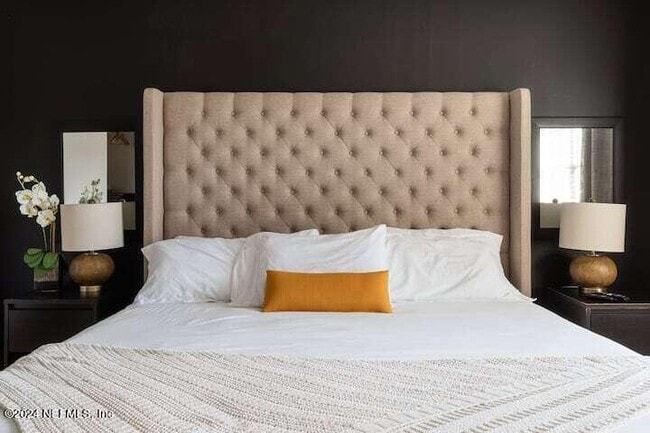 Photo - 260 Leatherleaf Dr