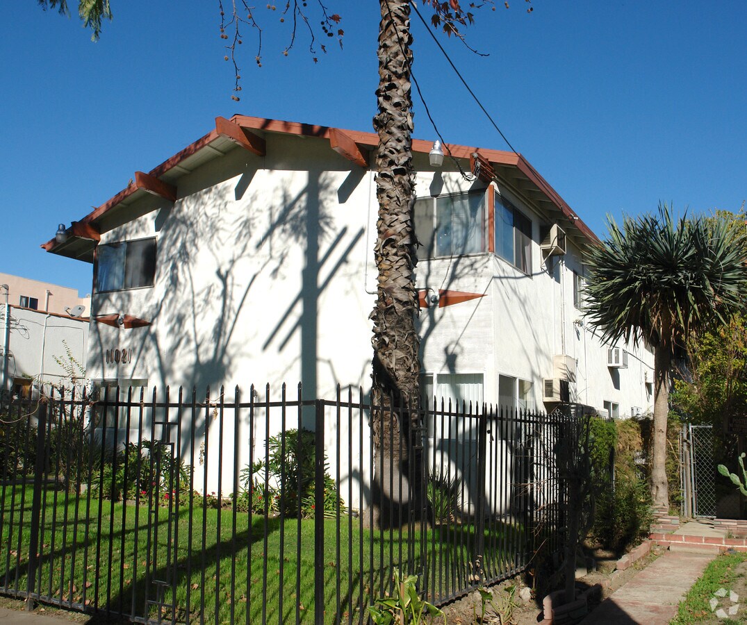 Photo - 11021 Hesby St