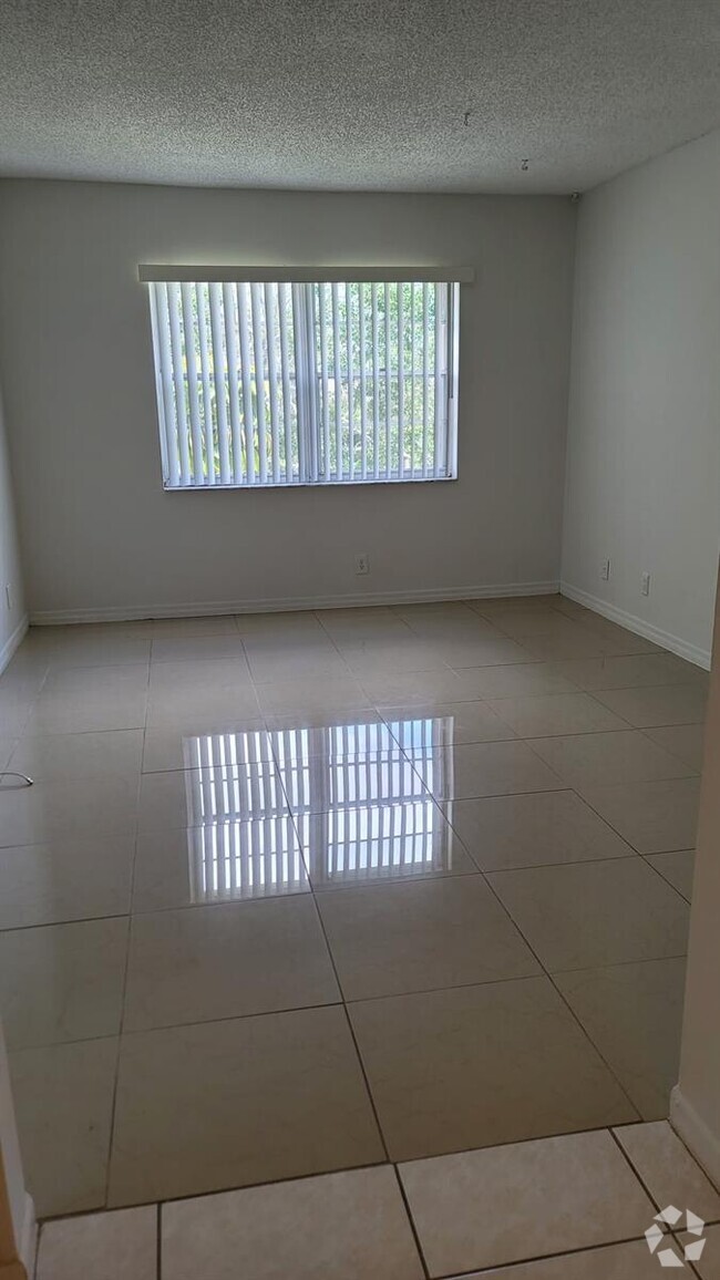 Building Photo - 4394 NW 9th Ave Rental