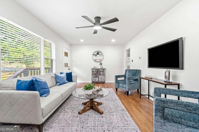 Photo - 801 N Evelyn Pl NW