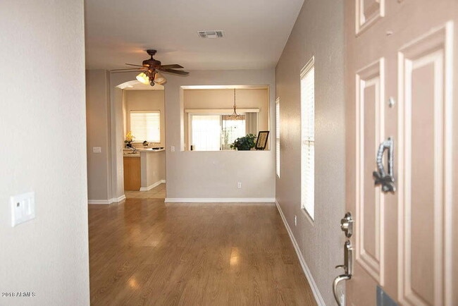 Building Photo - San Tan Ranch Beauty