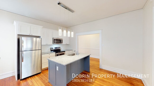 Building Photo - 409 S Pine St