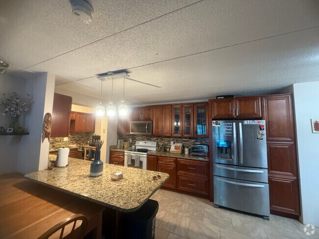 Building Photo - 180 Green St Rental