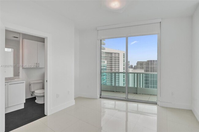 Photo - 900 Biscayne Blvd Unidad 5412