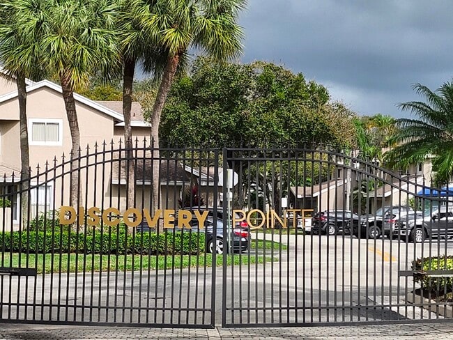 Building Photo - 1919 Discovery Cir E