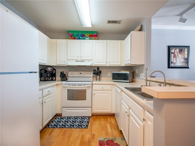 Photo - 1101 Juniper St NE Unidad 808