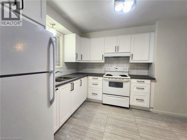 Photo - 131 Baldwin Ave Unité Upper