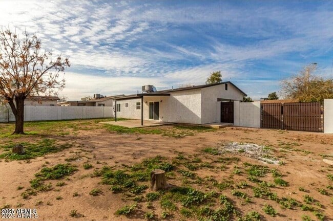 Building Photo - 5901 W Granada Rd