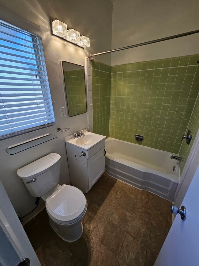 Photo - Holiday Manor