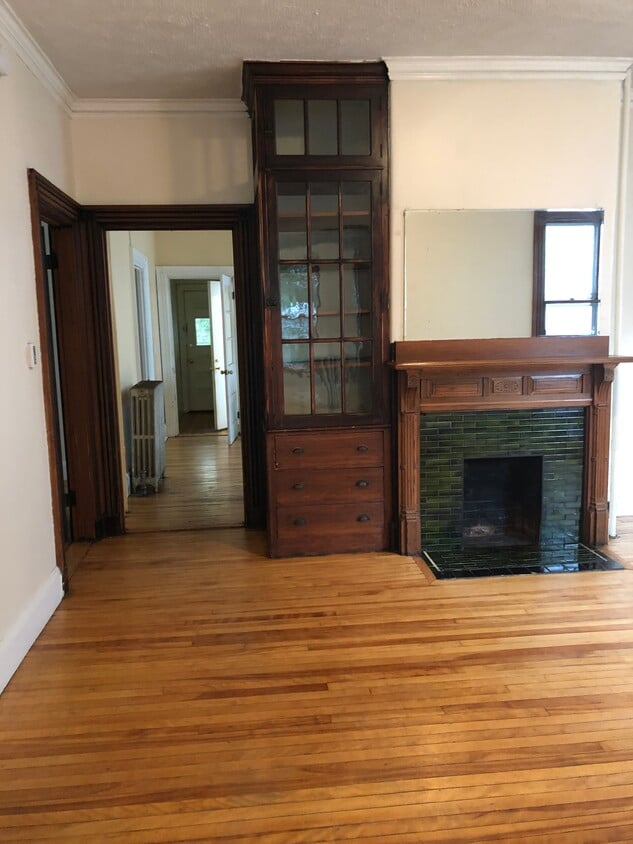 built in cabinet/lovely fireplace - 20 Grant St (Portland, ME)