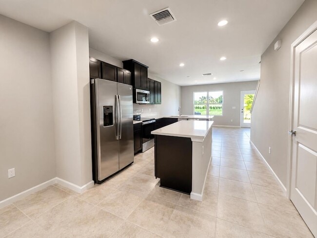 Photo - 100 Savannah Lks Blvd